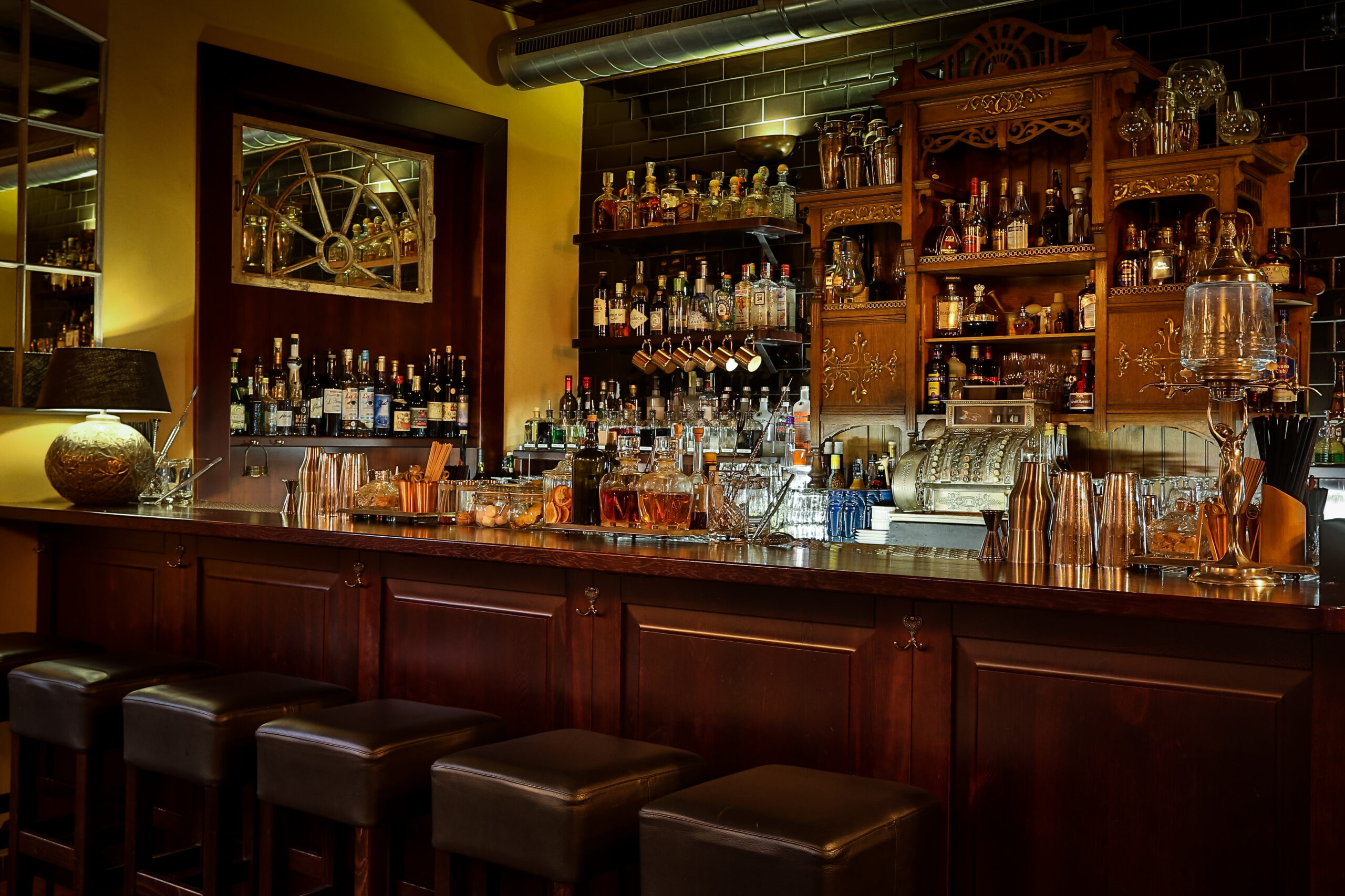 ernest hemingway bar in key west ernest hemingway bar in key west
